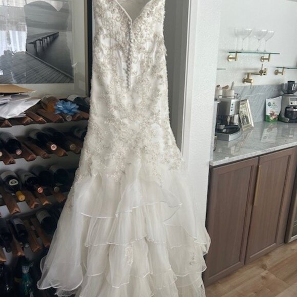 Custom wedding gown - Picture 4 of 16